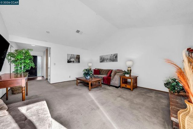 121 Fir Ct, Hercules, CA 94547