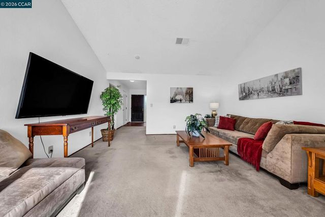 121 Fir Ct, Hercules, CA 94547