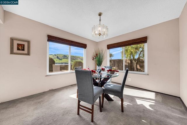 121 Fir Ct, Hercules, CA 94547