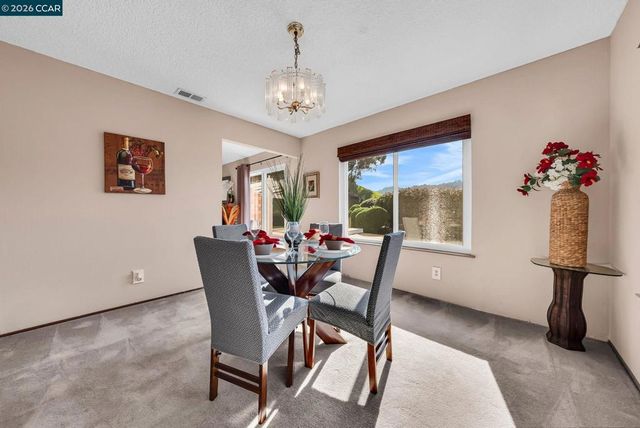 121 Fir Ct, Hercules, CA 94547