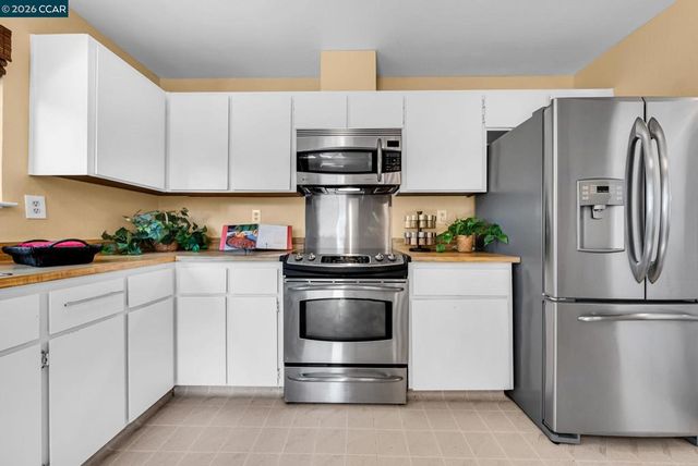 121 Fir Ct, Hercules, CA 94547