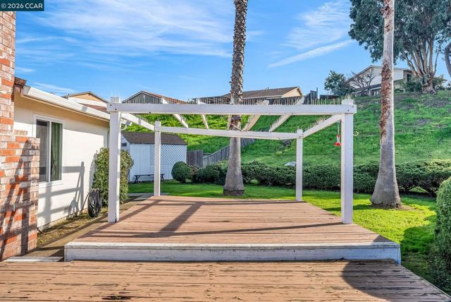 121 Fir Ct, Hercules, CA 94547