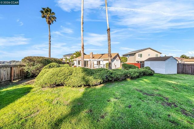 121 Fir Ct, Hercules, CA 94547