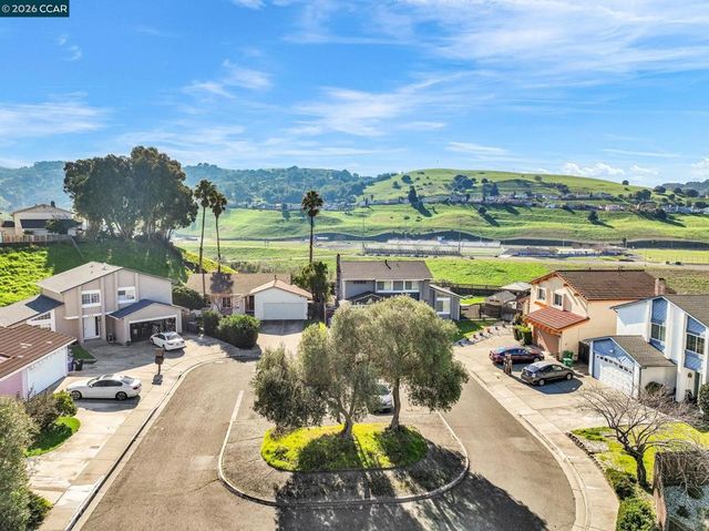 121 Fir Ct, Hercules, CA 94547