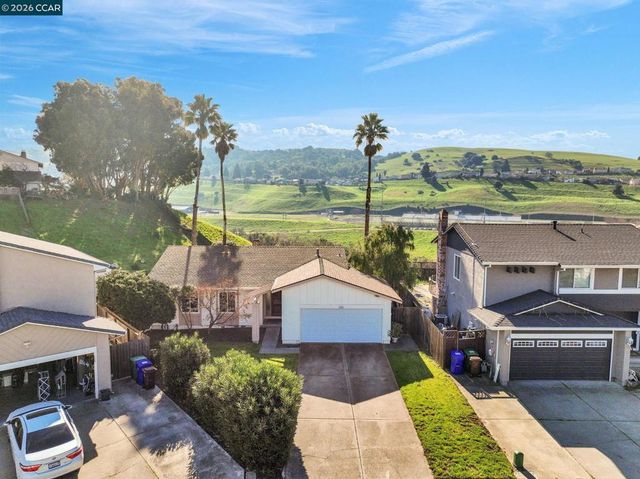 121 Fir Ct, Hercules, CA 94547