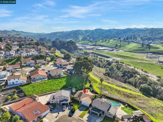 121 Fir Ct, Hercules, CA 94547