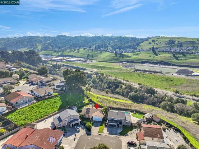 121 Fir Ct, Hercules, CA 94547