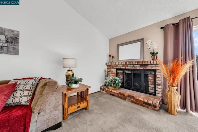 121 Fir Ct, Hercules, CA 94547