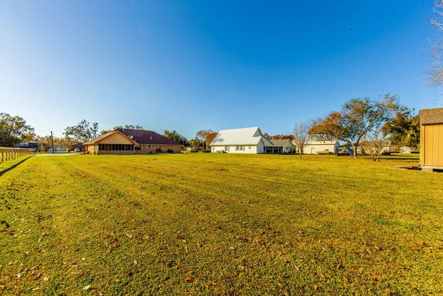 1351 Doctor Beatrous Rd, Theriot, LA 70397