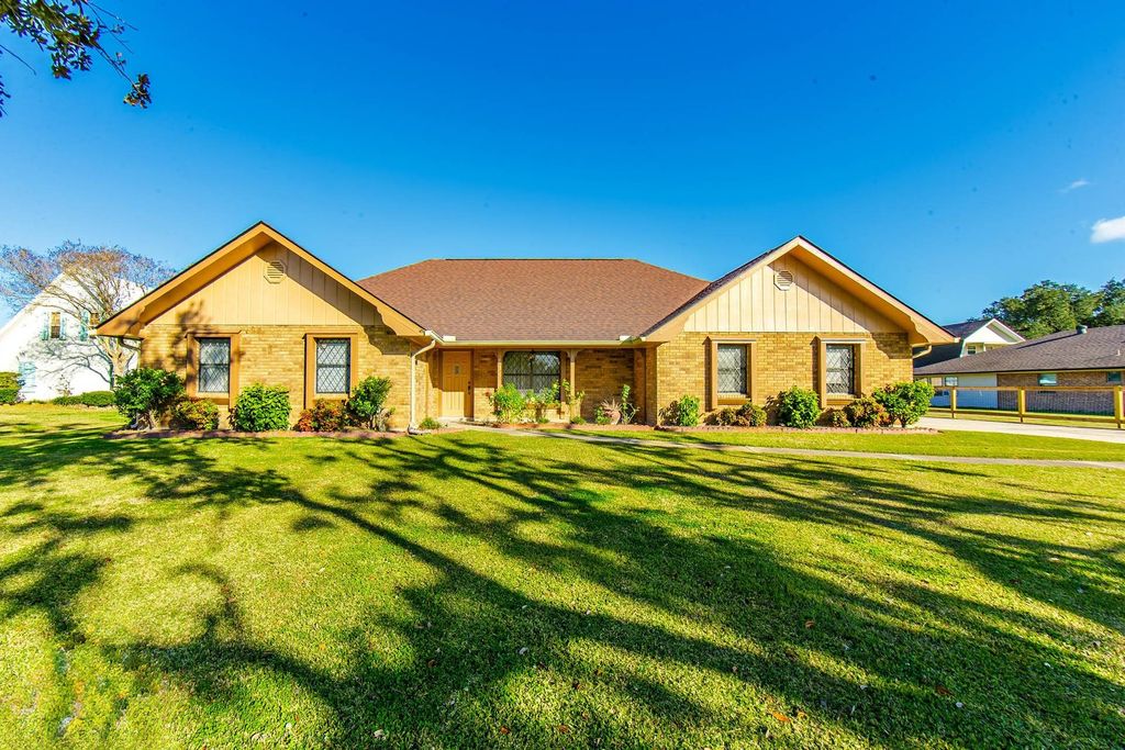 1351 Doctor Beatrous Rd, Theriot, LA 70397