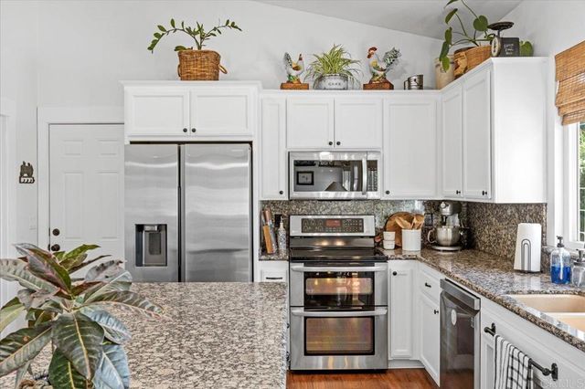 31301 Kira Pl, Valley Center, CA 92082