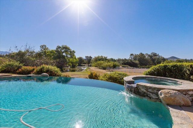 31301 Kira Pl, Valley Center, CA 92082