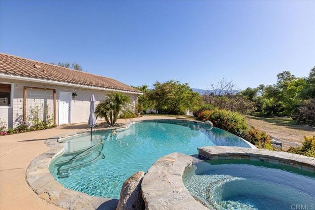 31301 Kira Pl, Valley Center, CA 92082