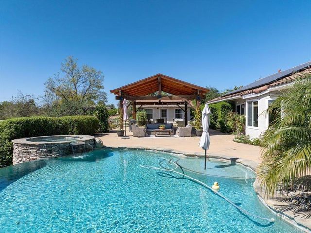 31301 Kira Pl, Valley Center, CA 92082