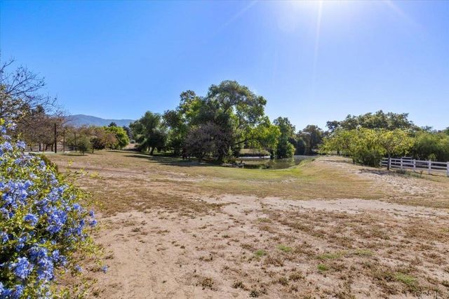 31301 Kira Pl, Valley Center, CA 92082