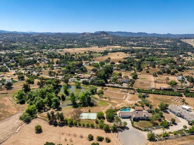 31301 Kira Pl, Valley Center, CA 92082