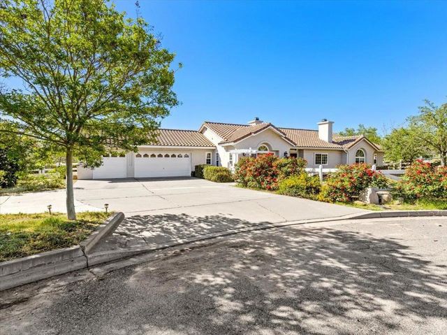 31301 Kira Pl, Valley Center, CA 92082