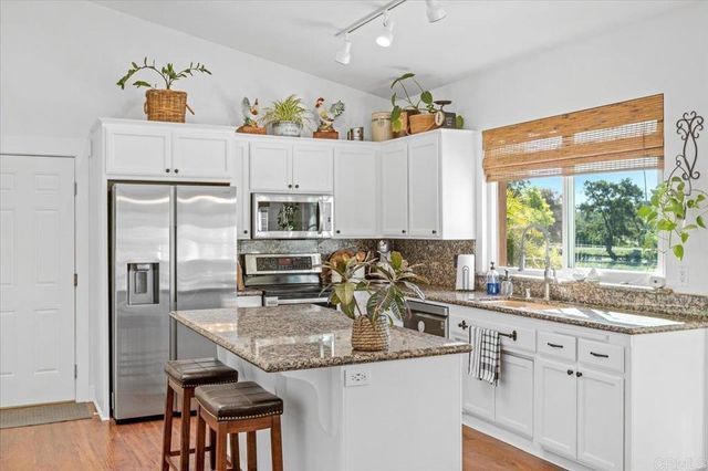 31301 Kira Pl, Valley Center, CA 92082