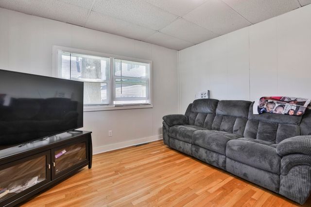 101 Blossom Street, Nashua, NH 03060