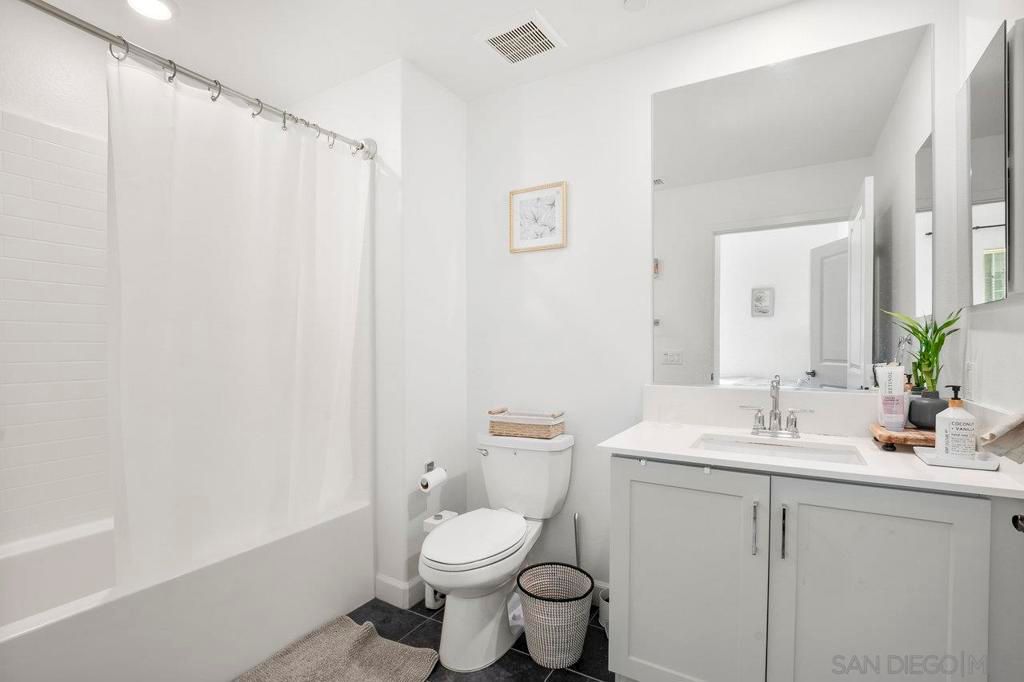 Image 12 of property listing at 7962 Belluno, San Diego, CA 92126
