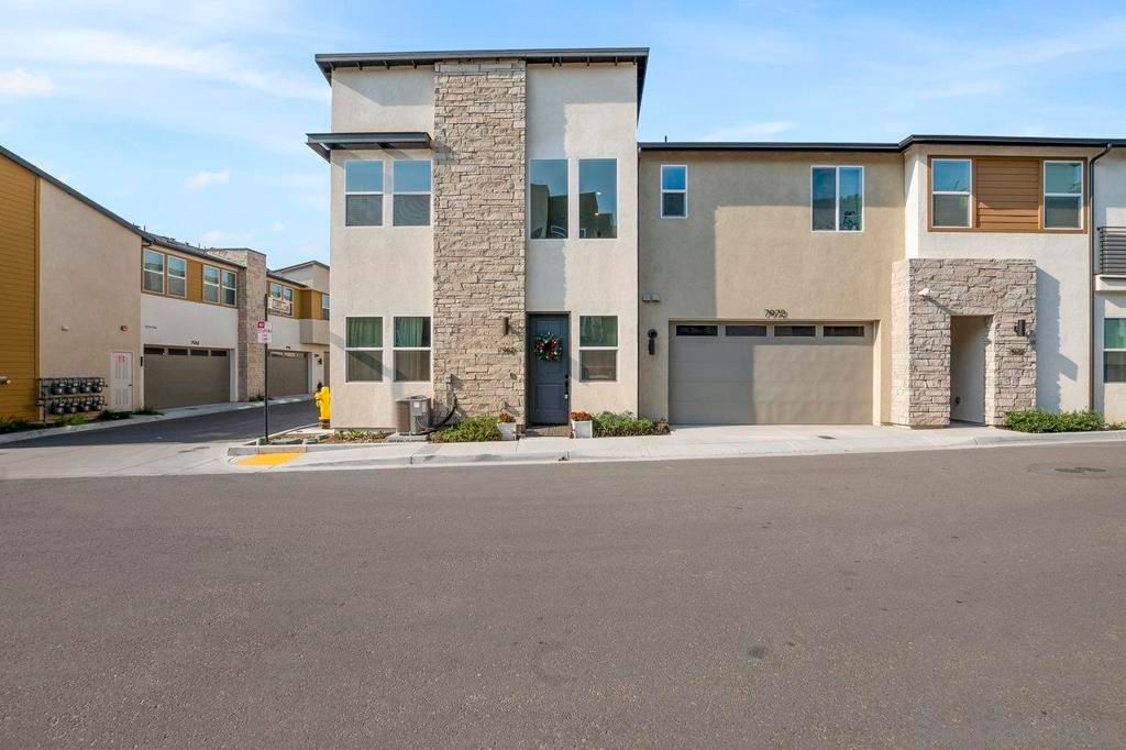 Image 17 of property listing at 7962 Belluno, San Diego, CA 92126