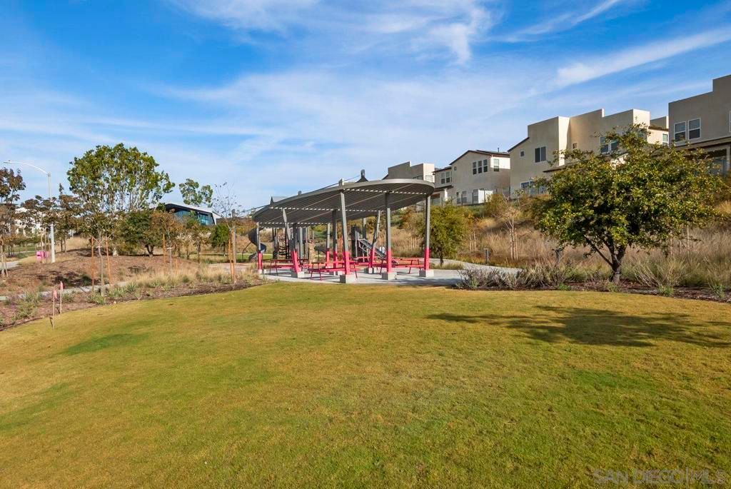 Image 27 of property listing at 7962 Belluno, San Diego, CA 92126