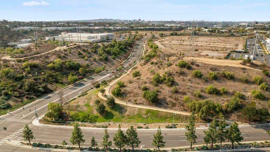 Image 28 of property listing at 7962 Belluno, San Diego, CA 92126
