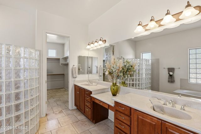 13924 N Dog Leg Lane, Marana, AZ 85658