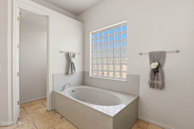 13924 N Dog Leg Lane, Marana, AZ 85658