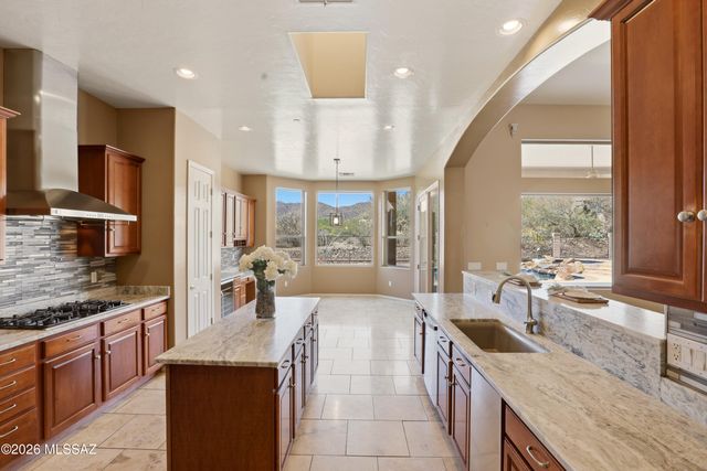 13924 N Dog Leg Lane, Marana, AZ 85658
