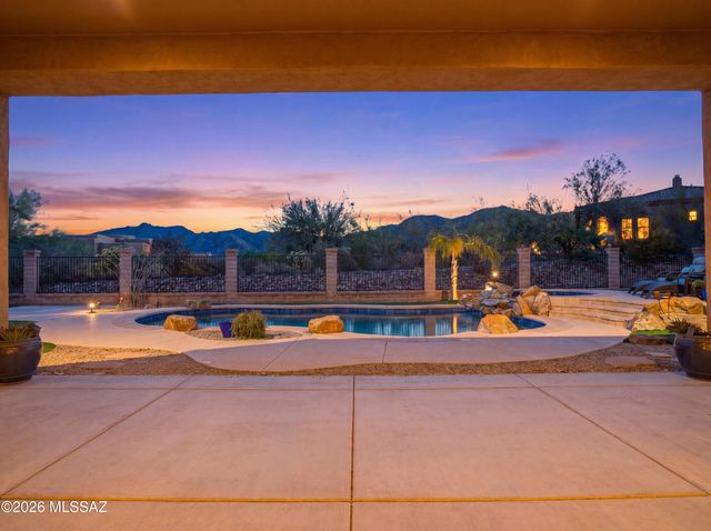 13924 N Dog Leg Lane, Marana, AZ 85658