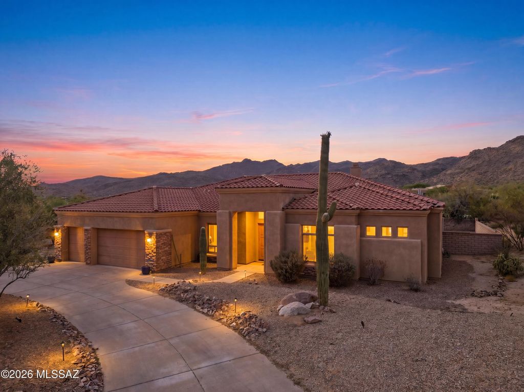 13924 N Dog Leg Lane, Marana, AZ 85658