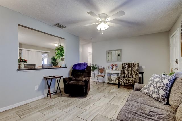 39748 MEADOWOOD LOOP, Zephyrhills, FL 33542