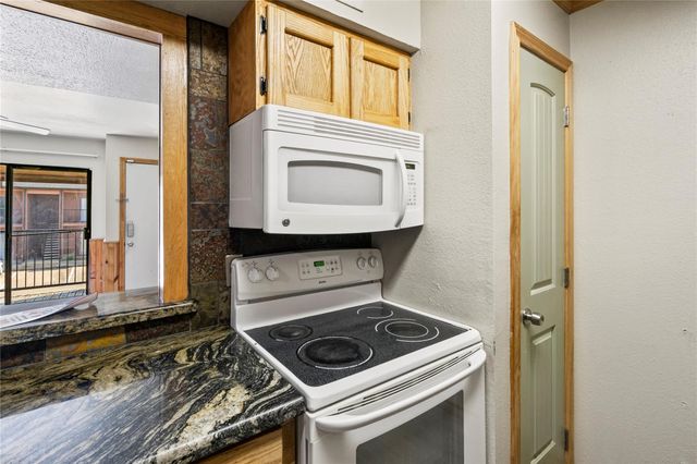 904 University Oaks Boulevard 90, College Station, TX 77840