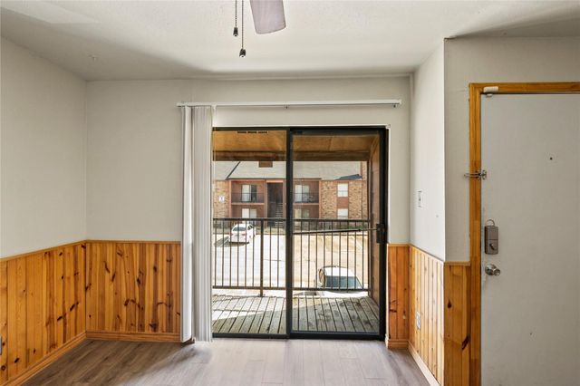 904 University Oaks Boulevard 90, College Station, TX 77840