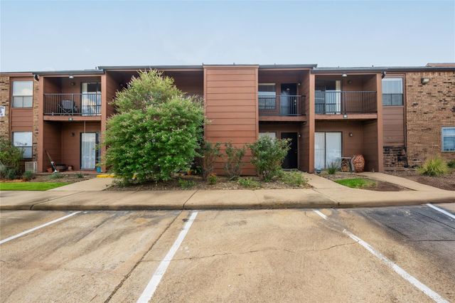 904 University Oaks Boulevard 90, College Station, TX 77840