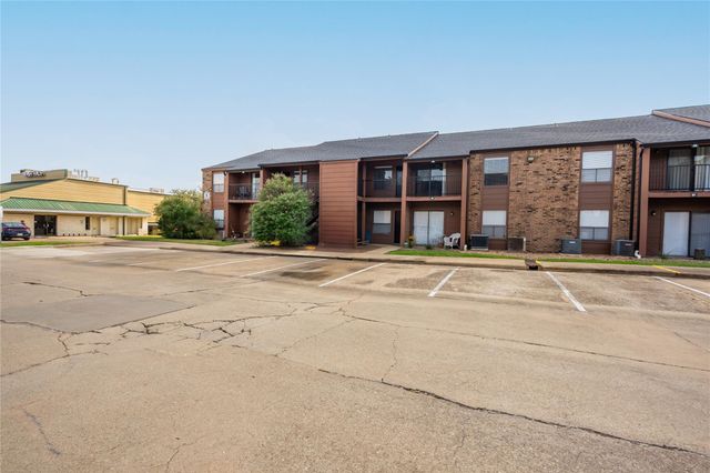 904 University Oaks Boulevard 90, College Station, TX 77840