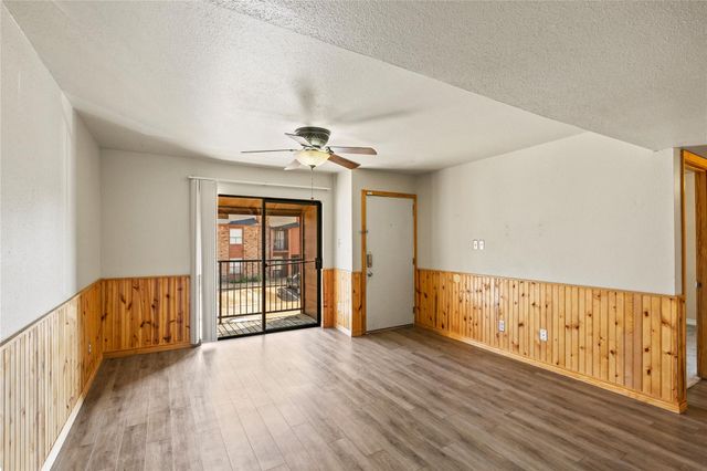 904 University Oaks Boulevard 90, College Station, TX 77840