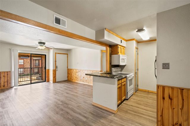 904 University Oaks Boulevard 90, College Station, TX 77840