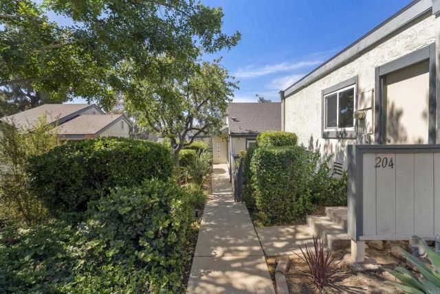 204 Cerco Rosado, San Marcos, CA 92069