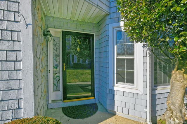 104 Lakebridge Drive N, Kings Park, NY 11754