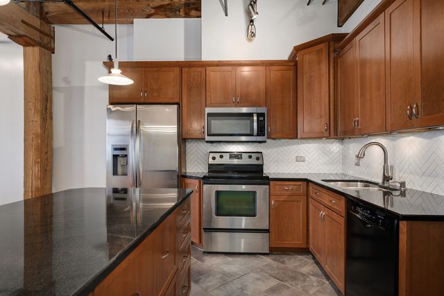 331 S PEORIA Street 405, Chicago, IL 60607