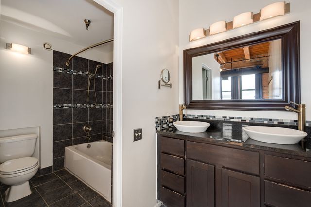 331 S PEORIA Street 405, Chicago, IL 60607