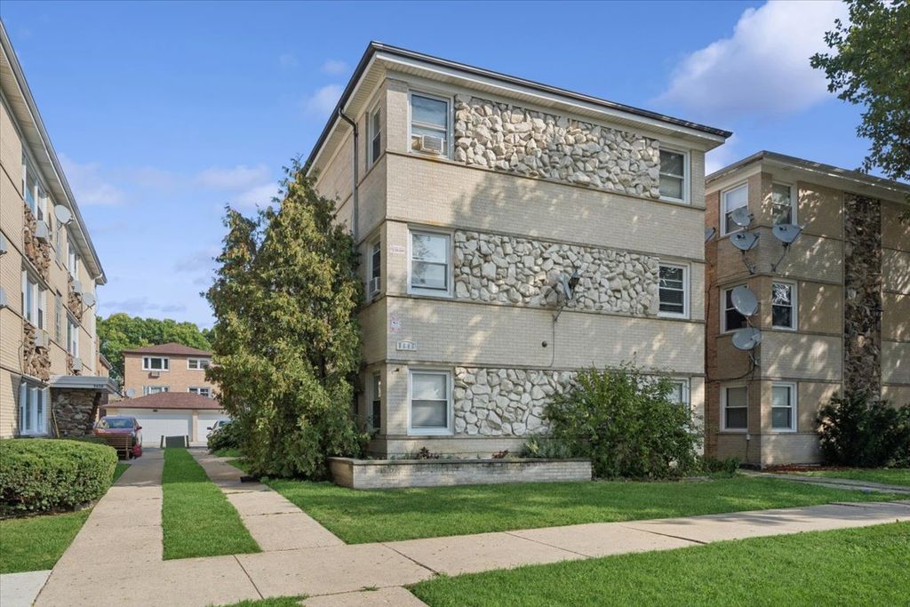 8646 W Berwyn Avenue 1N, Chicago, IL 60656