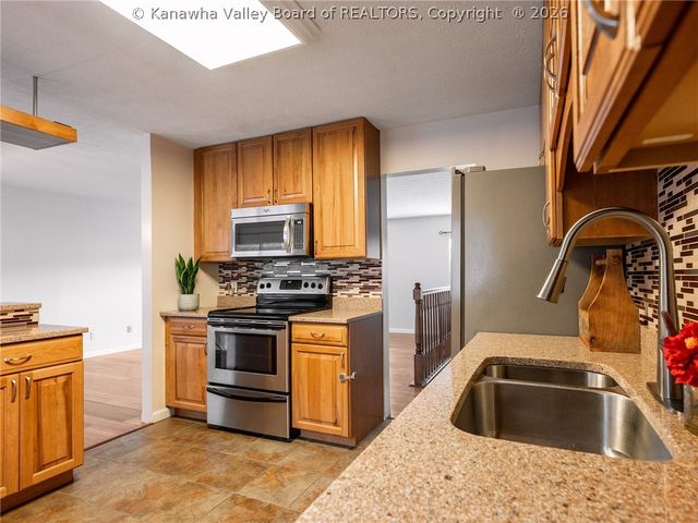 313 Eureka Road, Charleston, WV 25314