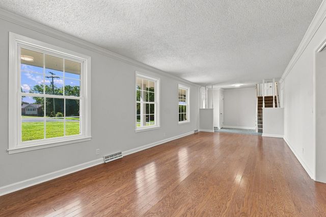 110 Highlander Dr, Hendersonville, TN 37075