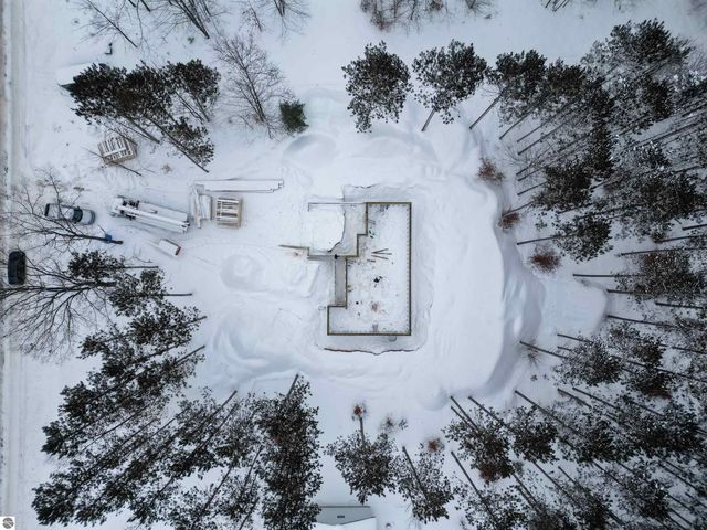 10201 Thiel Road, Traverse City, MI 49685