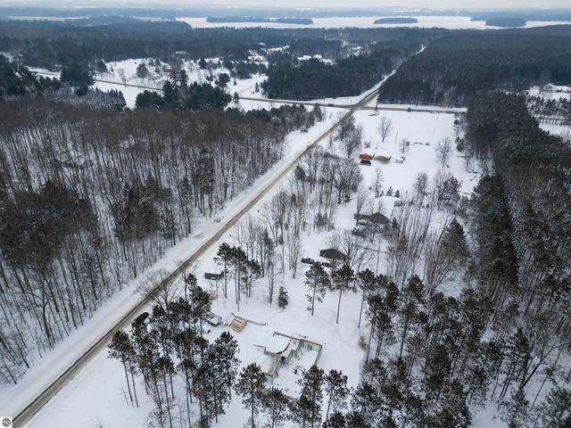 10201 Thiel Road, Traverse City, MI 49685