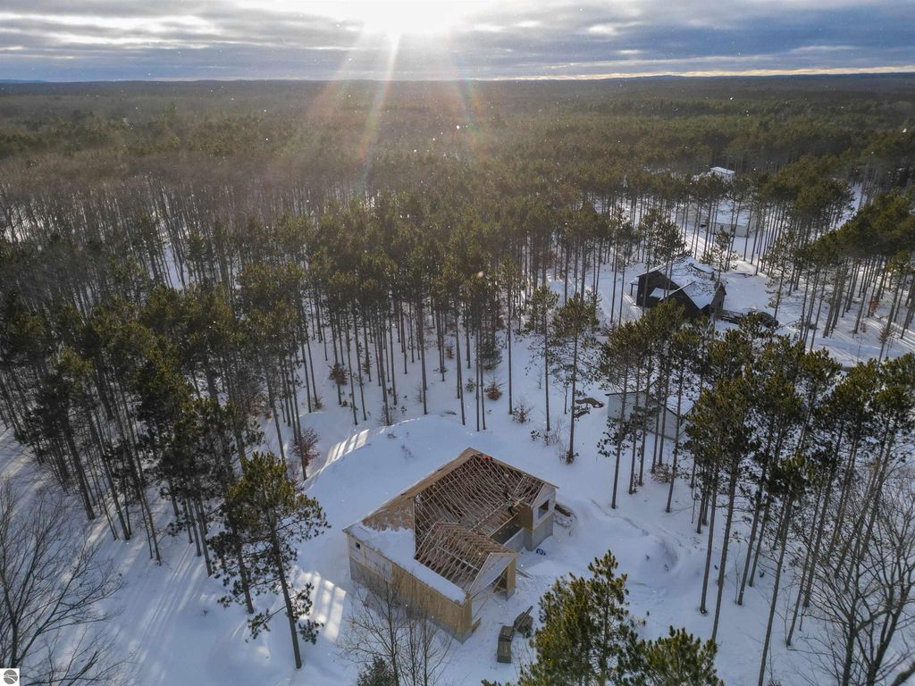 Image 11 of property listing at 10201 Thiel Road, Traverse City, MI 49685