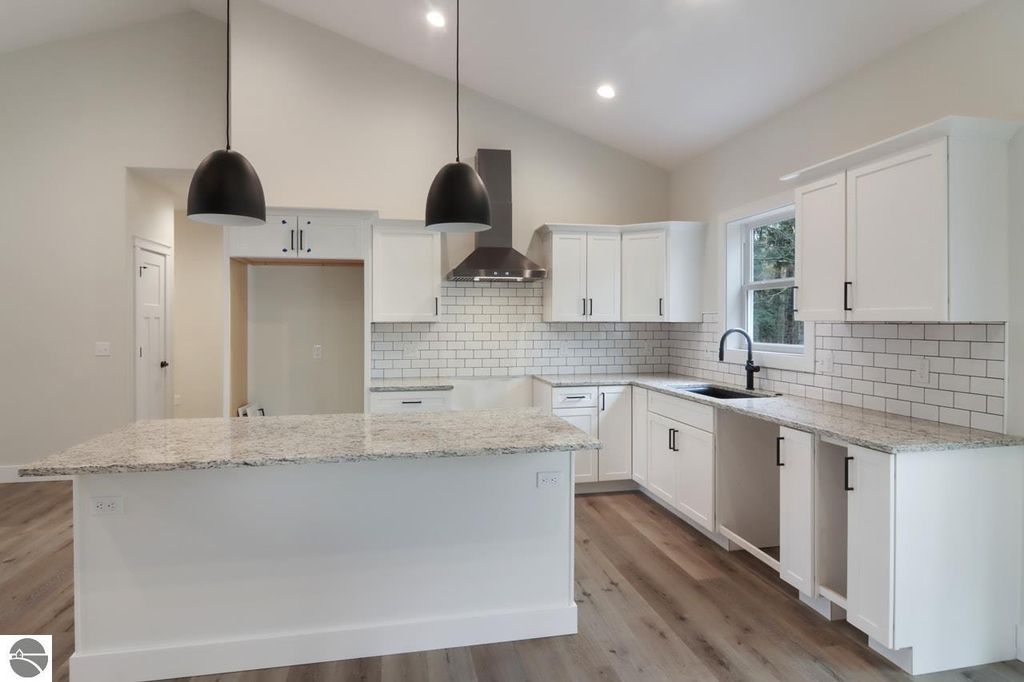 Image 4 of property listing at 10201 Thiel Road, Traverse City, MI 49685